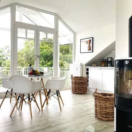 Moderne Mit Balkon, Meerblick - Ferienresidenz Zwei Boddenfewo 1-5 *