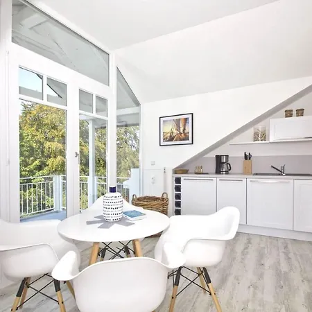 Moderne Mit Balkon, Meerblick - Ferienresidenz Zwei Boddenfewo 1-5 * Lietzow